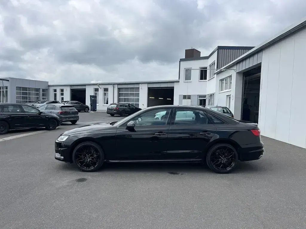 Gebraucht Audi A4 Ambiente 204 PS (150 kW) 2022 Mythosschwarz Limousine
