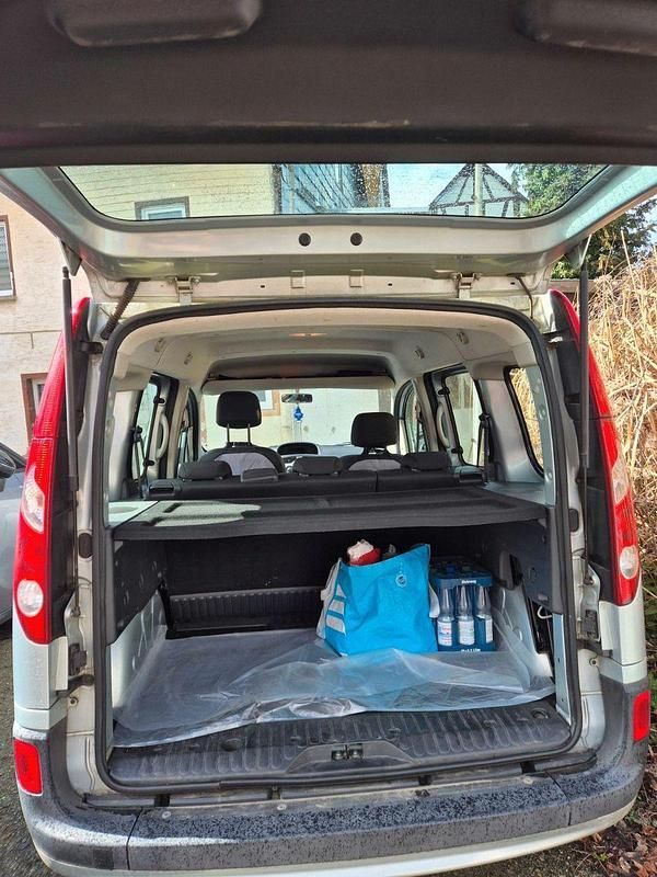 Gebraucht Renault Kangoo Authentique 107 PS (78 kW) 2012 Silber Van / Kleinbus