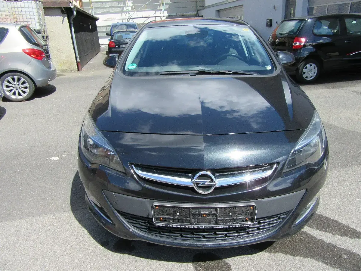 Gebraucht Opel Astra Edition 140 PS (102 kW) 2013 Schwarz Limousine