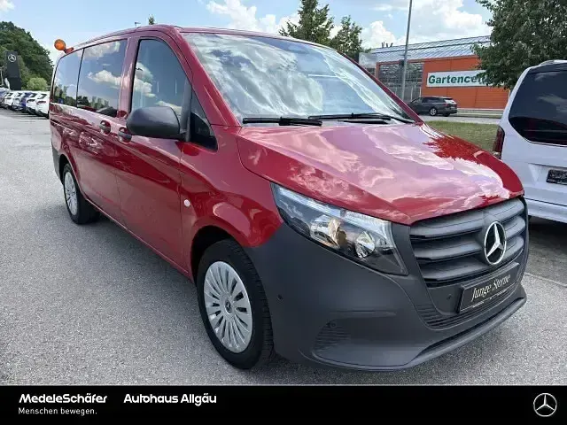 Gebraucht Mercedes Vito 136 PS (100 kW) 2024 Jupiterrot Van