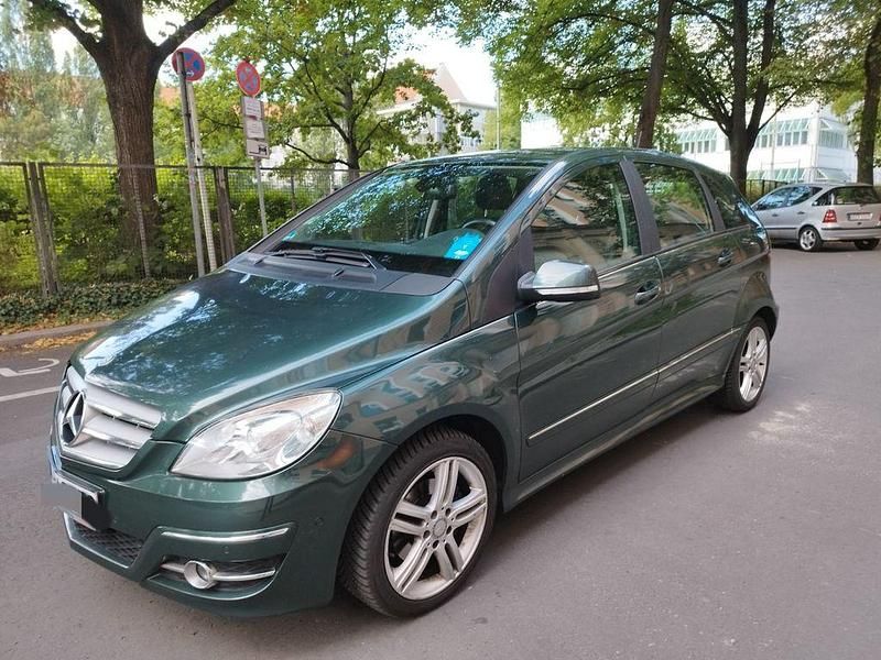 Grün Gebraucht 2011 Mercedes B200 Van / Kleinbus | 3.490 € (Guter Preis) - Bild 1/4