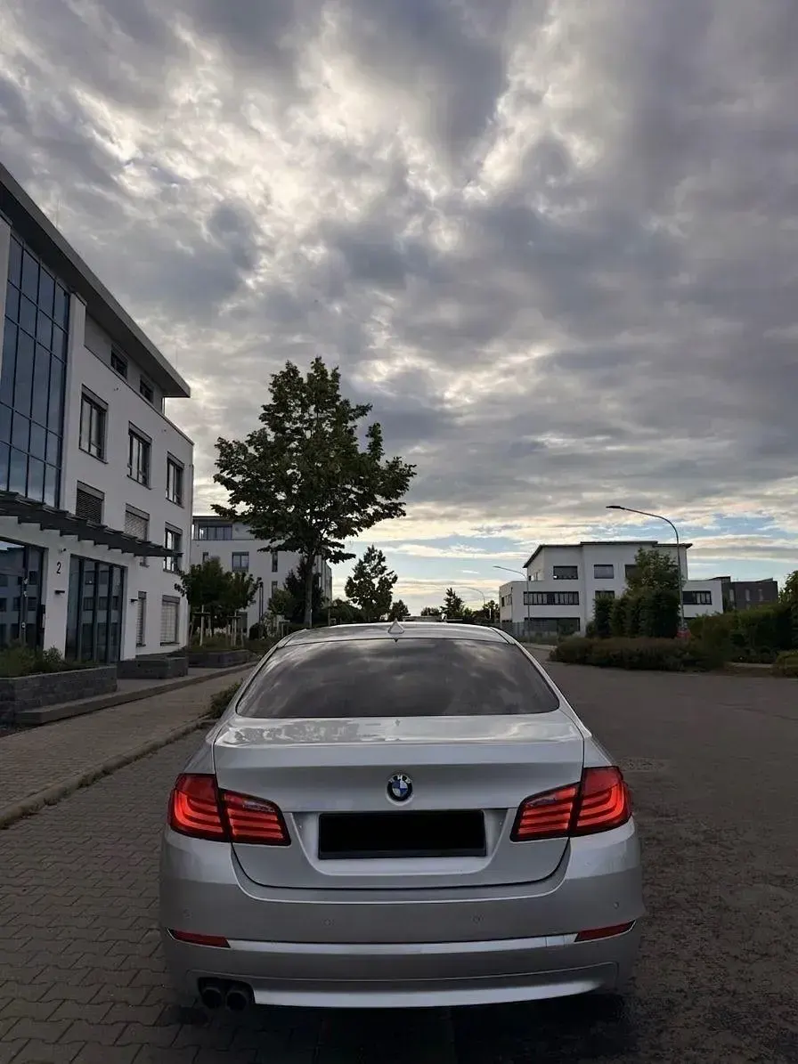 Gebraucht BMW 525 204 PS (150 kW) 2010 Silber Limousine