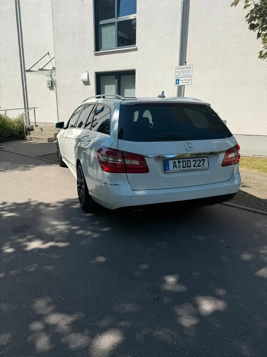 Gebraucht Mercedes E200 Avantgarde 184 PS (135 kW) 2011 Weiß Kombi