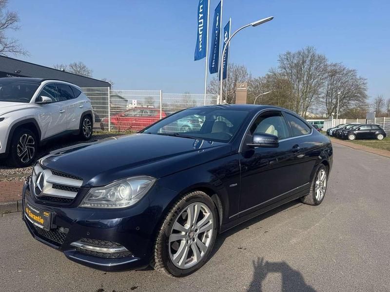 Gebraucht Mercedes C180 156 PS (114 kW) 2011 Blau Coupé