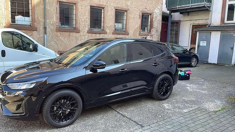 Gebraucht Ford Kuga ST-Line 186 PS (136 kW) 2024 Schwarz SUV