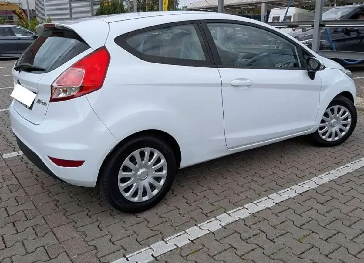 Usata Ford Fiesta Titanium 60 CV (44 kW) 2015 Bianco Utilitaria
