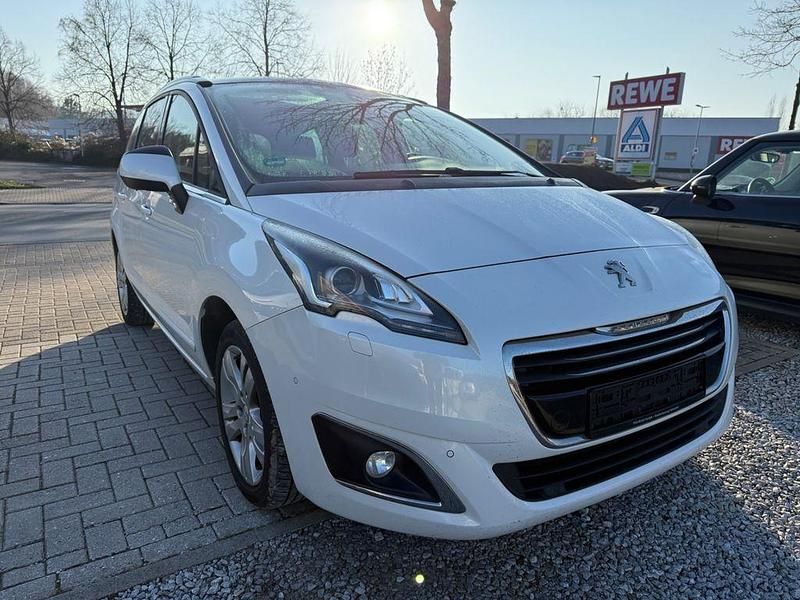 Weiß Gebraucht 2016 Peugeot 5008 Allure Van / Kleinbus | 7.950 € (Fairer Preis) - Bild 1/2