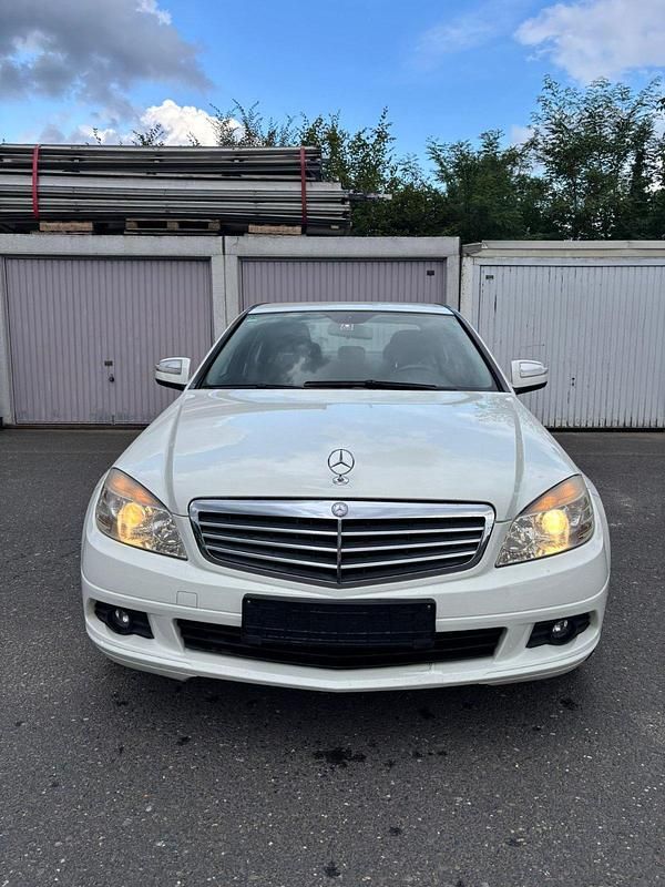Weiß Gebraucht 2007 Mercedes C180 Limousine | 5.800 € (Fairer Preis) - Bild 1/4