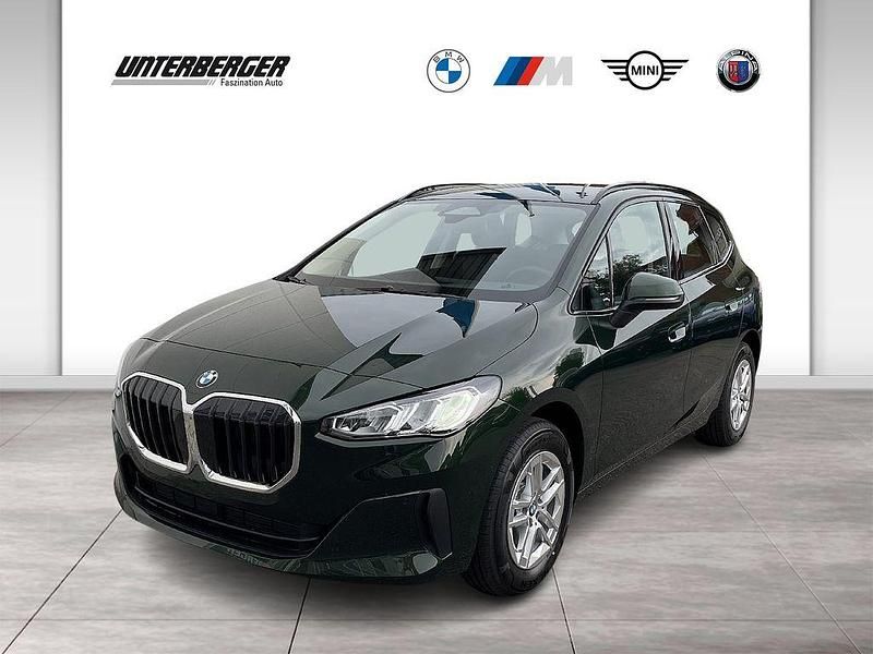 Sanremo green metallic Neu 2025 BMW 216 Van / Kleinbus | 38.550 € (Teuer) - Bild 1/4