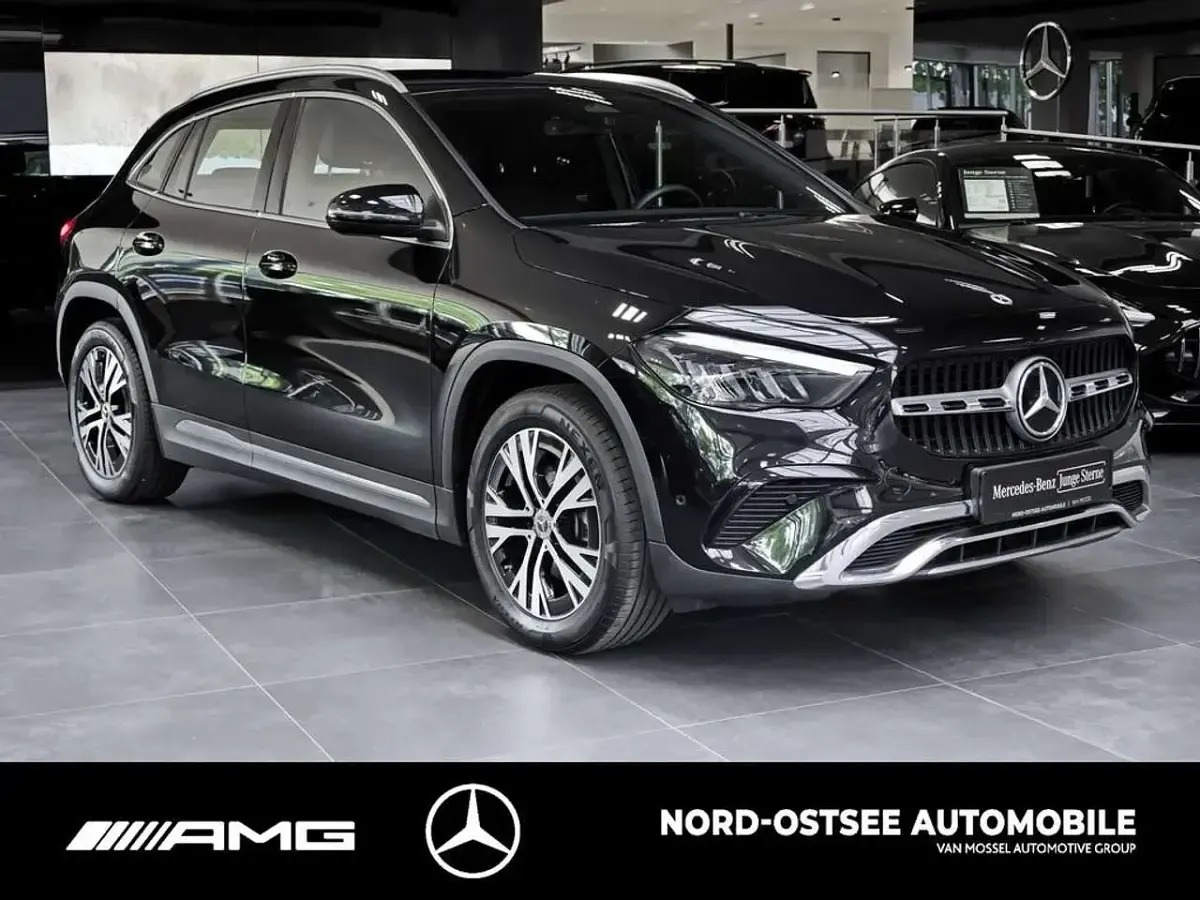 Gebraucht Mercedes GLA200 163 PS (119 kW) 2025 Metalliclack kosmosschwarz SUV