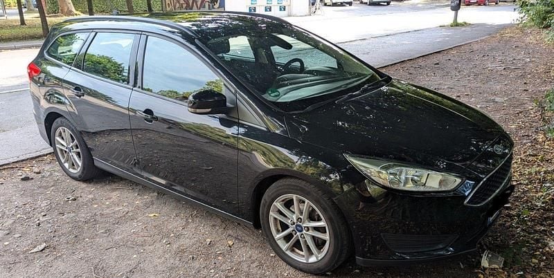 Schwarz Gebraucht 2015 Ford Focus Kombi | 5.300 € (Superpreis) - Bild 1/4