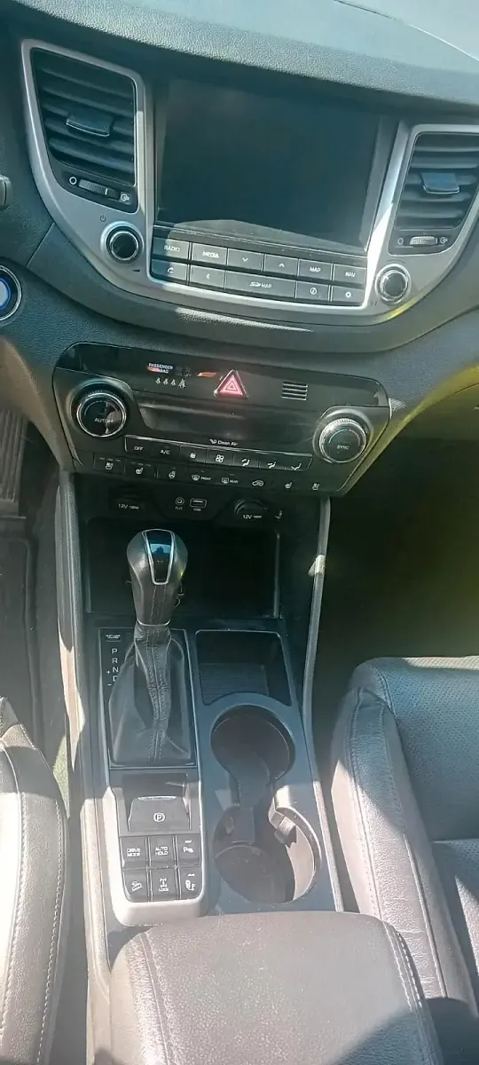 Gebraucht Hyundai Tucson Style 185 PS (136 kW) 2015 Silber SUV