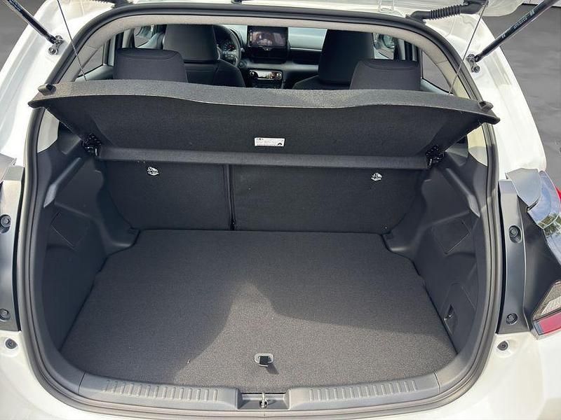 Neu Toyota Yaris Hybrid Business Edition 116 PS (85 kW) 2025 Schneeweiß Limousine