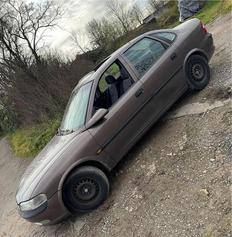 Gebraucht 1997 Opel Vectra Limousine | 1.750 € (Fairer Preis) - Bild 1/4