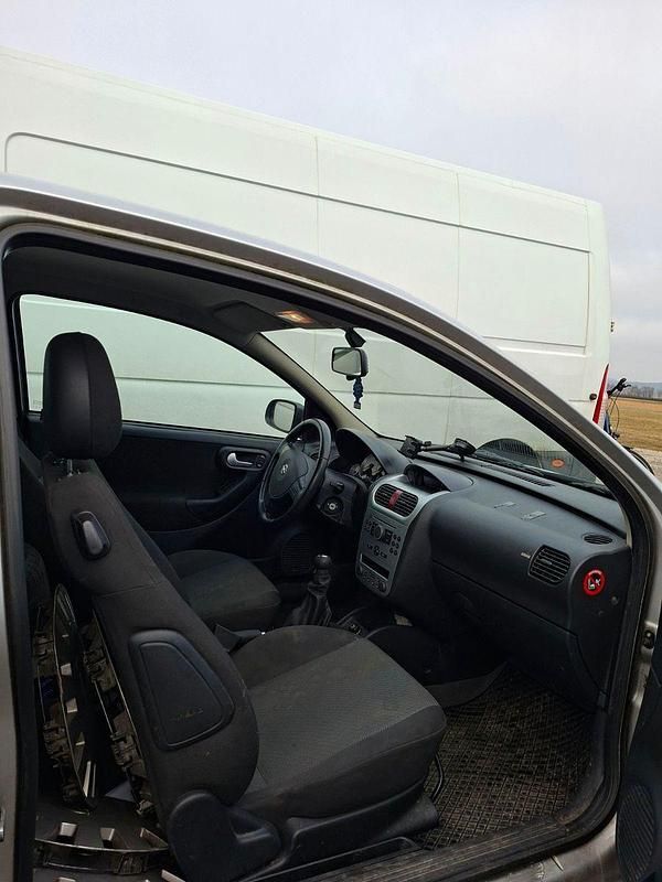 Gebraucht Opel Corsa 80 PS (58 kW) 2006 Silber Limousine