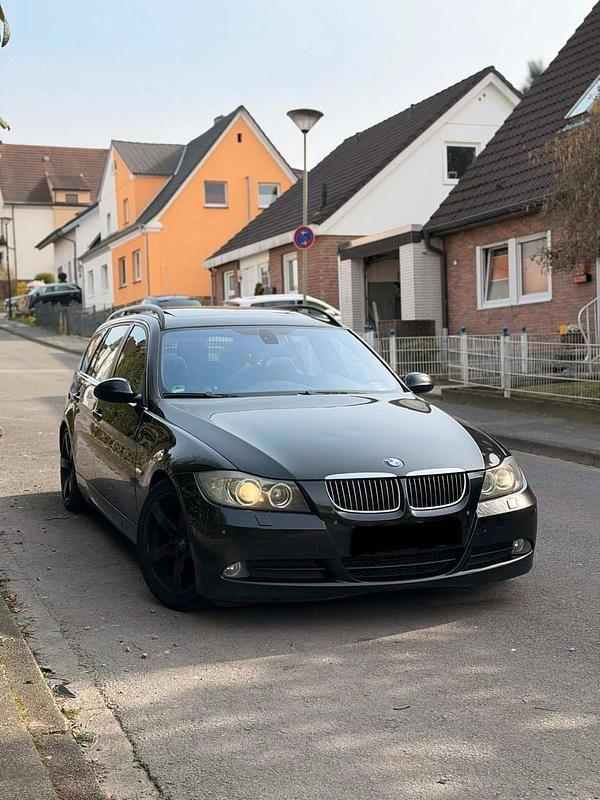 Gebraucht BMW 330 197 PS (144 kW) 2007 Schwarz Kombi