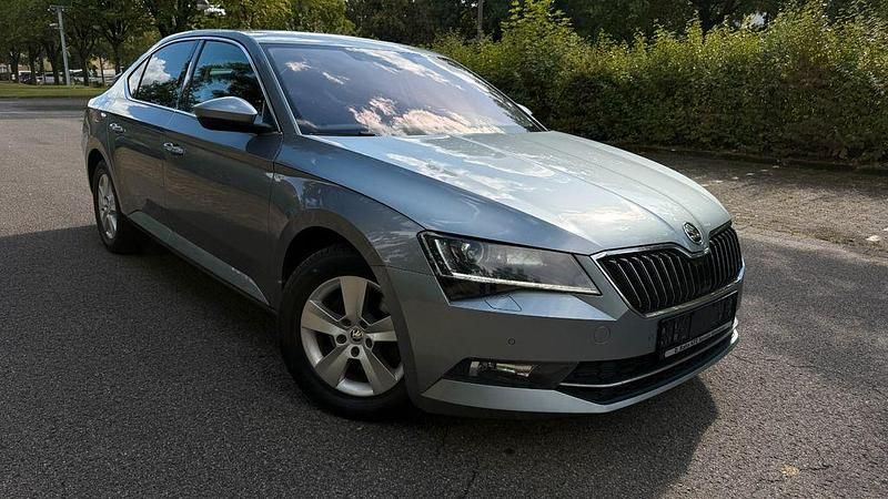 Grau Gebraucht 2016 Skoda Superb Ambition Limousine | 9.999 € (Fairer Preis) - Bild 1/4