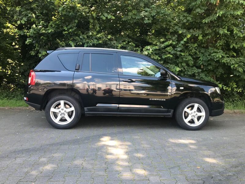 Gebraucht Jeep Compass Sport 156 PS (114 kW) 2011 Black clear coat SUV