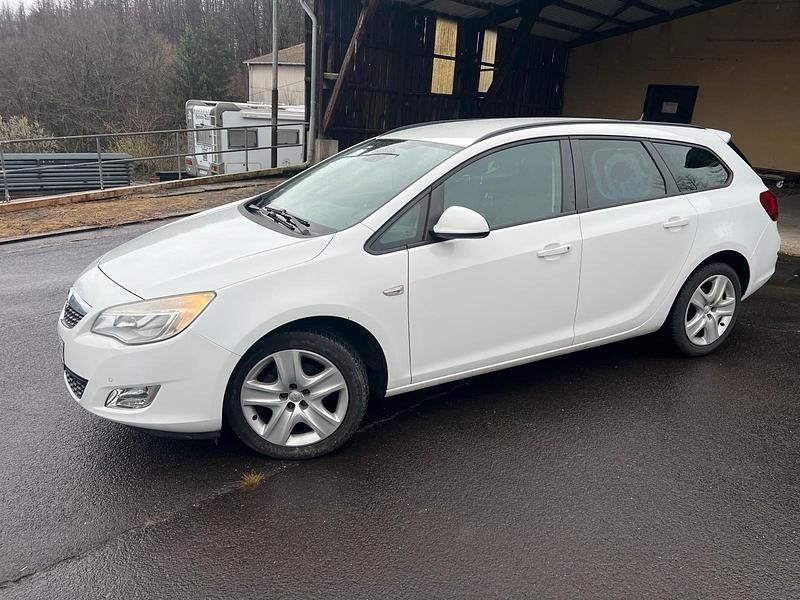 Gebraucht Opel Astra 140 PS (102 kW) 2011 Kombi