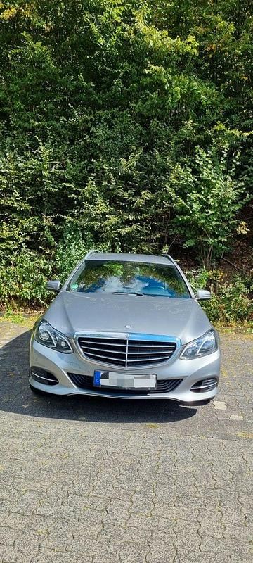 Silber Gebraucht 2014 Mercedes E220 Kombi | 12.999 € (Guter Preis) - Bild 1/4