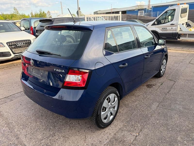 Używany Skoda Fabia 75 KM (55 kW) 2016 Niebieski Hatchback