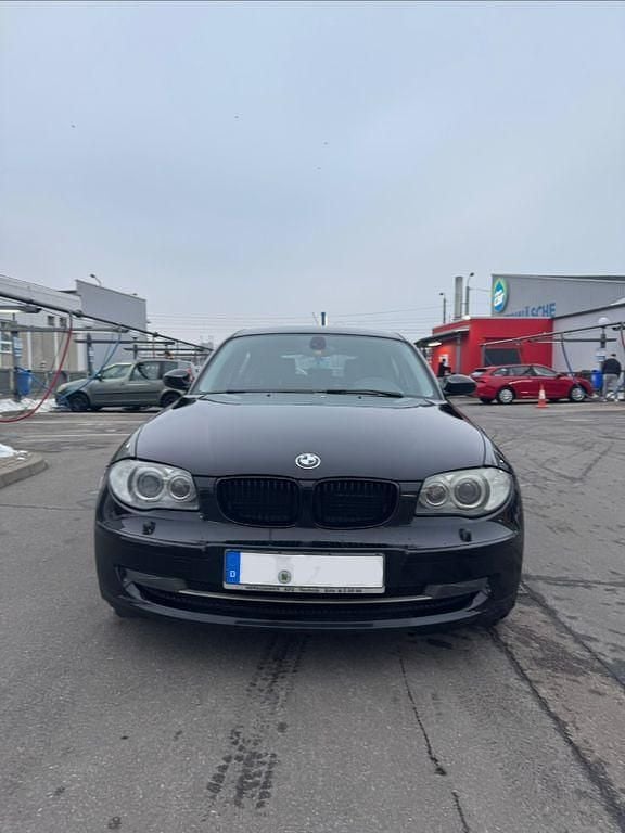 Gebraucht BMW 116 122 PS (89 kW) 2008 Schwarz Kleinwagen