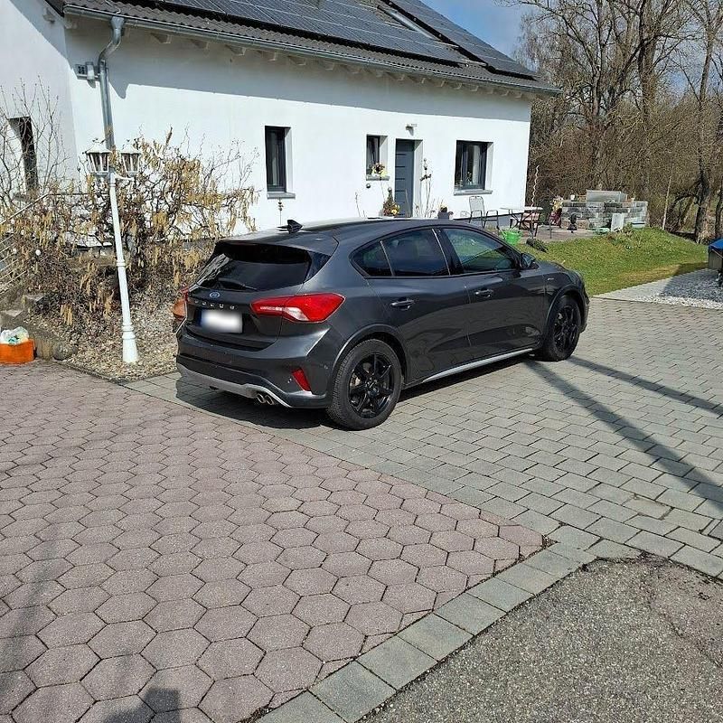 Gebraucht Ford Focus Active 150 PS (110 kW) 2019 Grau Limousine