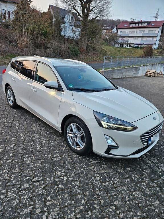 Gebraucht Ford Focus Trend 125 PS (91 kW) 2020 Weiß Limousine