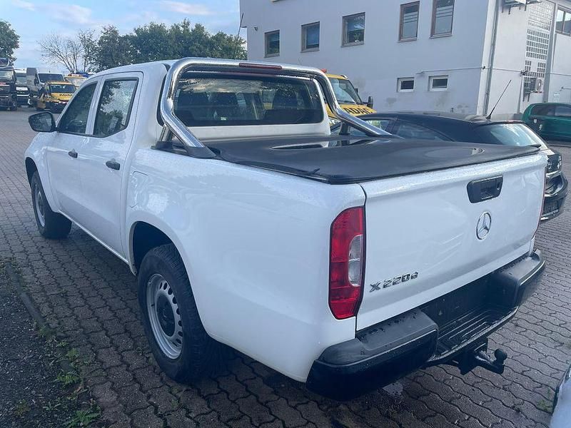 Gebraucht Mercedes X220 163 PS (119 kW) 2018 Weiß Pickup