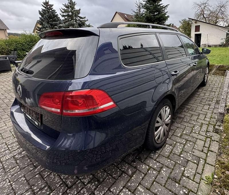 Gebraucht VW Passat Comfortline 122 PS (89 kW) 2011 Blau Limousine