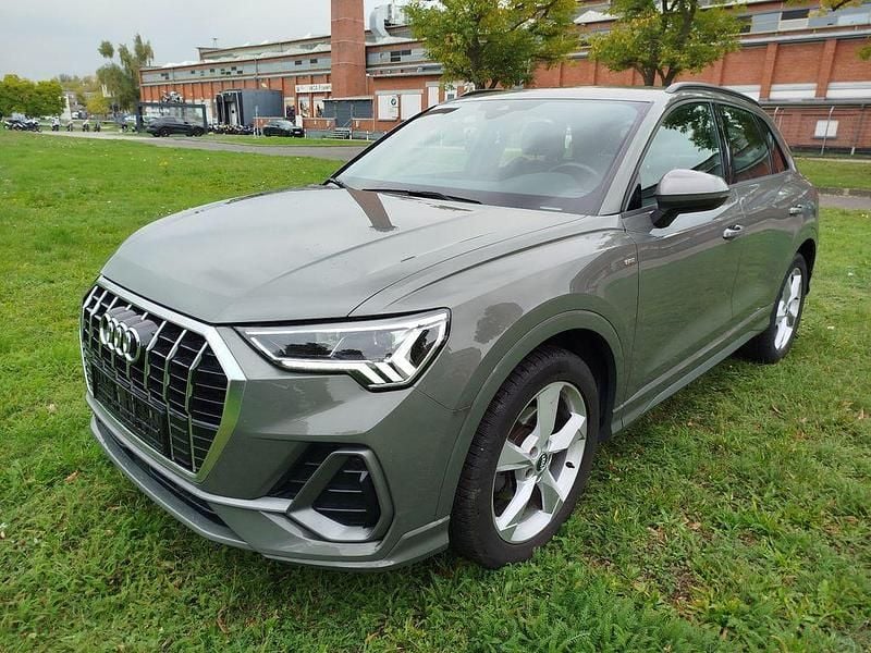 Grau Gebraucht 2020 Audi Q3 S-Line SUV | 22.750 € (Superpreis) - Bild 1/4