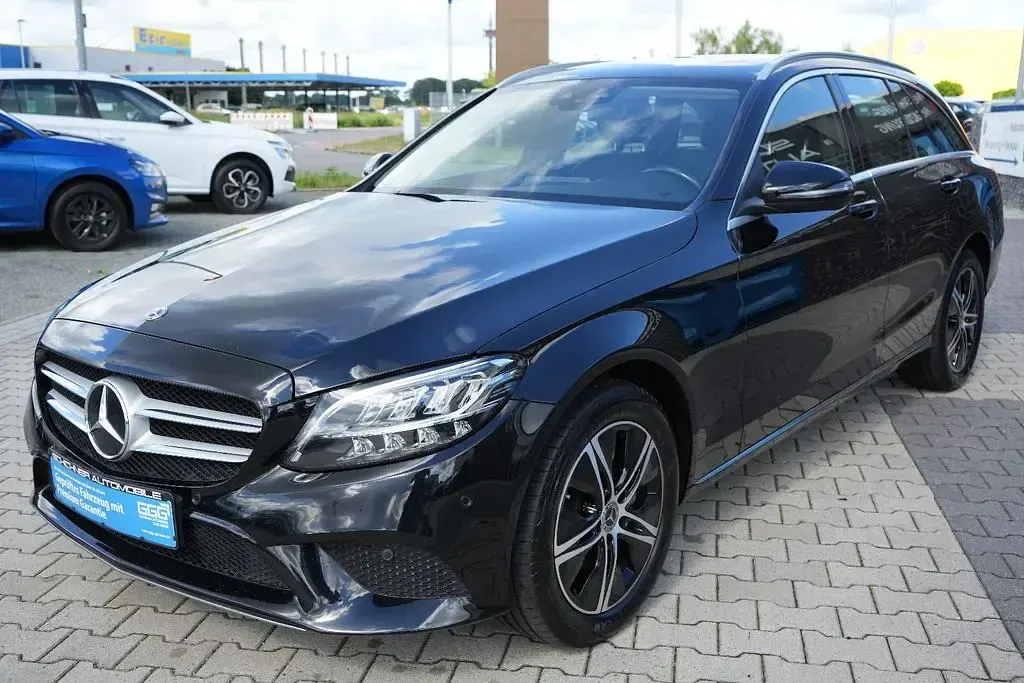 Gebraucht Mercedes C220 194 PS (142 kW) 2021 Schwarz Kombi
