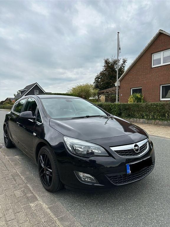 Schwarz Gebraucht 2010 Opel Astra Limousine | 3.200 € (Fairer Preis) - Bild 1/4