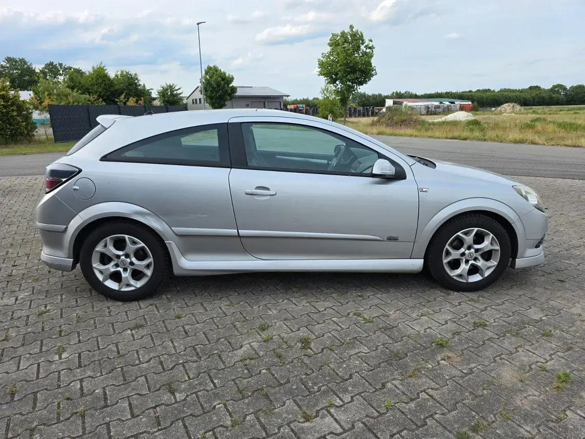 Gebraucht Opel Astra GTC OPC 105 PS (77 kW) 2007 Silber Limousine