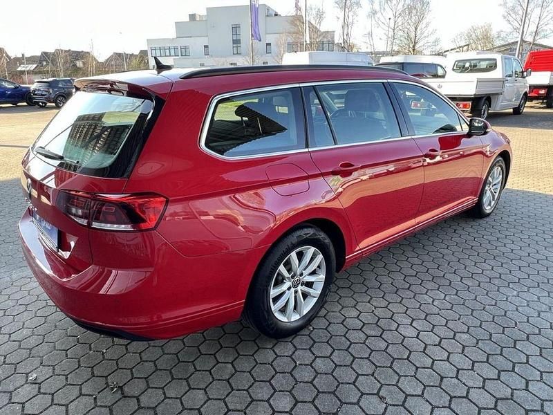 Gebraucht VW Passat 122 PS (89 kW) 2021 Tornadorot Kombi