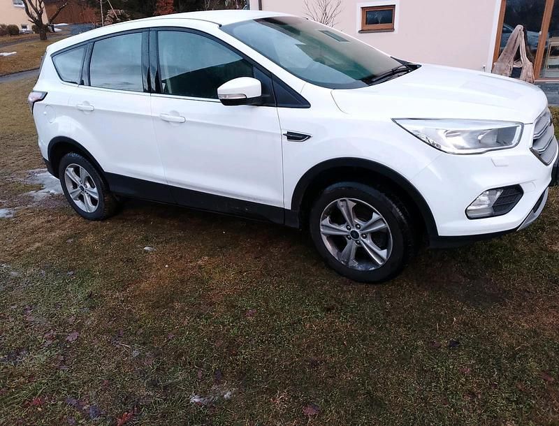 Gebraucht Ford Kuga 120 PS (88 kW) 2019 Weiß SUV