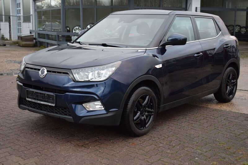 Blau Gebraucht 2017 Ssangyong (KGM) Tivoli Quartz SUV | 7.998 € (Fairer Preis) - Bild 1/4