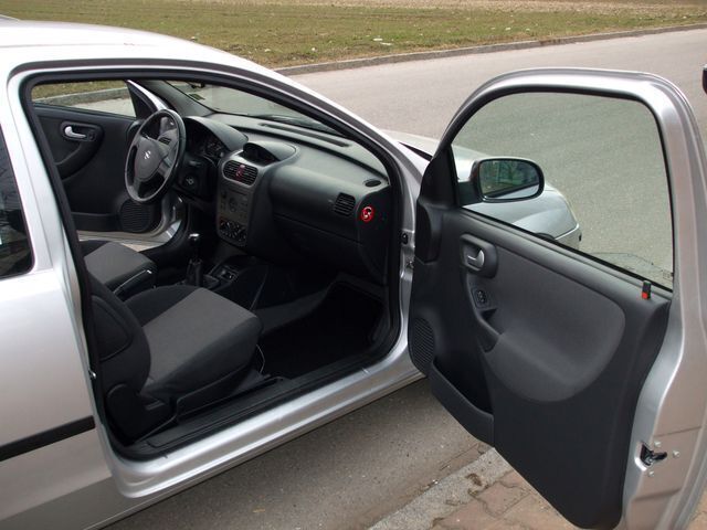 Gebraucht Opel Corsa 82 PS (60 kW) 2004 Silber metallic Limousine