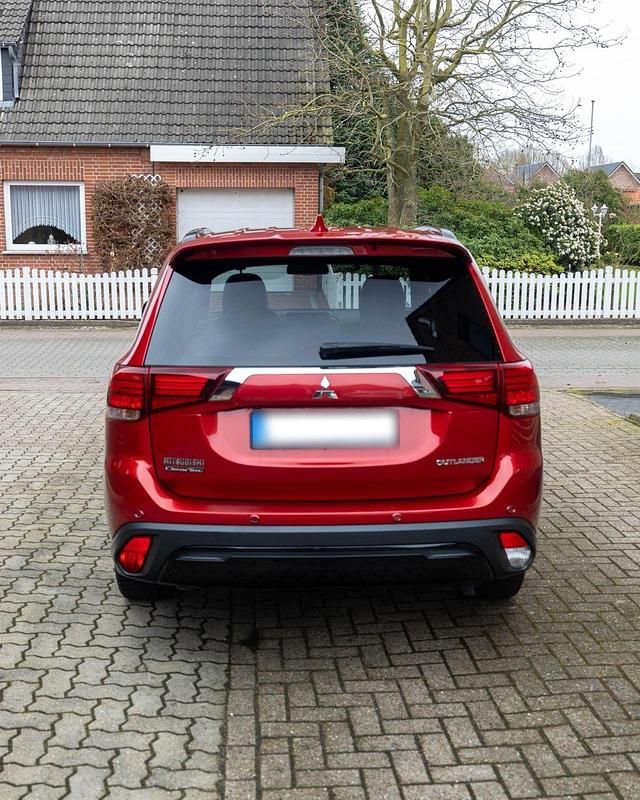 Gebraucht Mitsubishi Outlander 150 PS (110 kW) 2019 Rot SUV