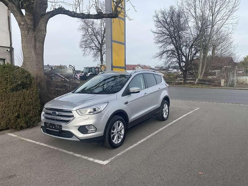 Gebraucht Ford Kuga Titanium 150 PS (110 kW) 2017 Silber SUV