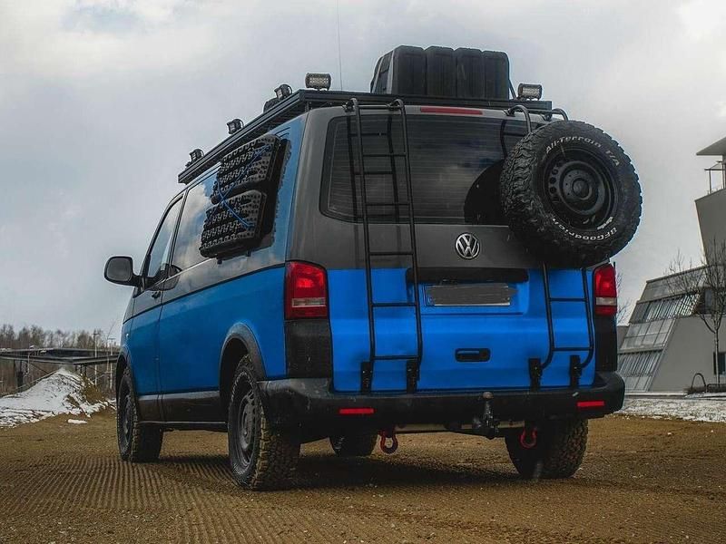 Gebraucht VW Multivan Trendline 131 PS (96 kW) 2025 Blau Van