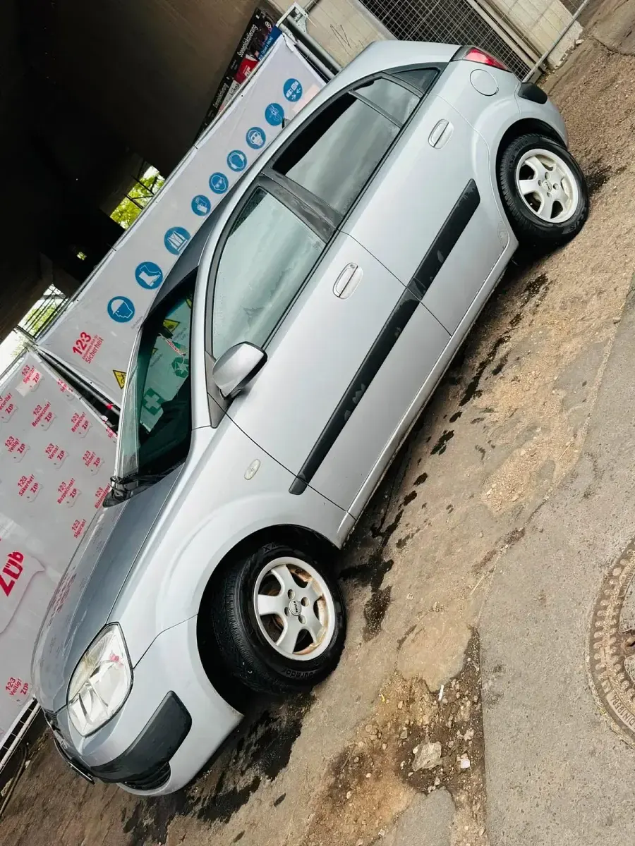 Gebraucht Kia Rio 95 PS (69 kW) 2005 Silber Kleinwagen