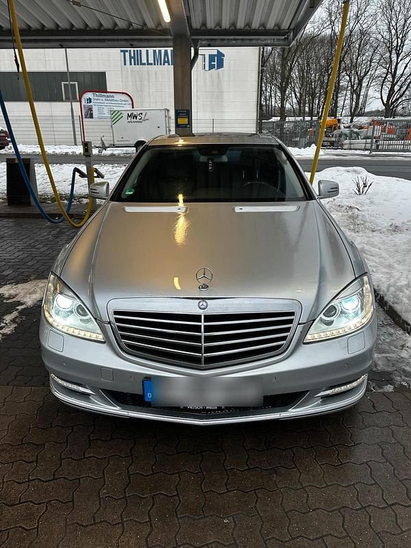 Grau Gebraucht 2010 Mercedes S350 Limousine | 15.999 € (Fairer Preis) - Bild 1/4