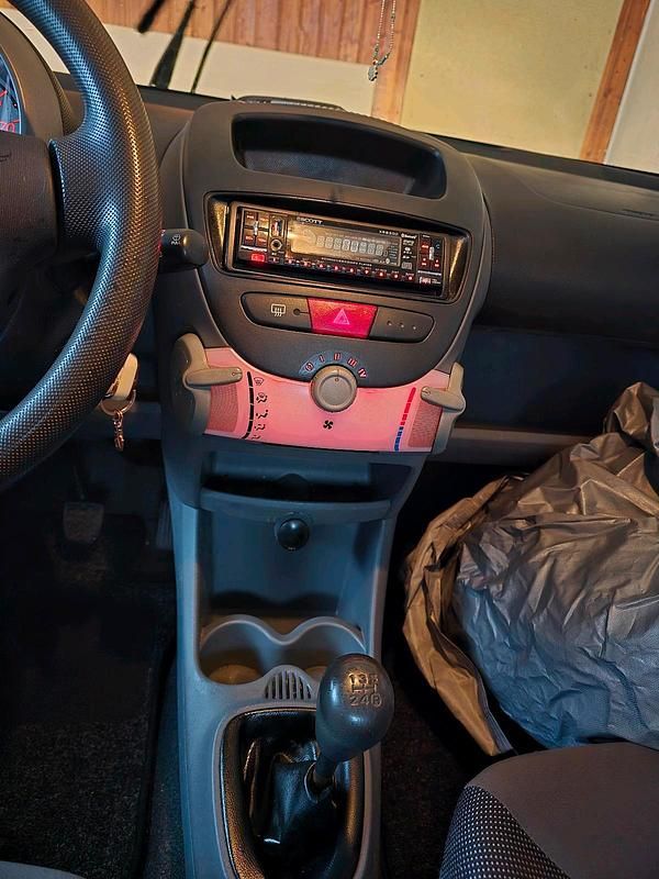 Silber Gebraucht 2008 Peugeot 107 Kleinwagen | 2.200 € (Fairer Preis) - Bild 1/4