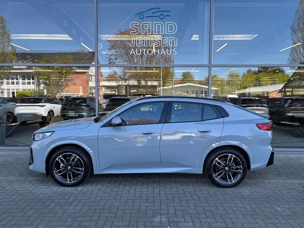 Gebraucht BMW iX2 Luxury Line 150 kW (204 PS) 2025 M brooklyn grau metallic SUV