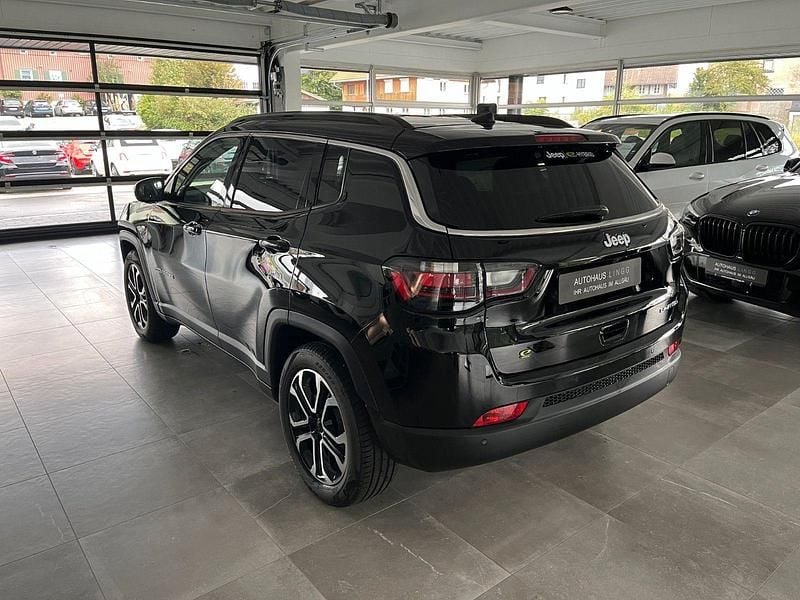 Gebraucht Jeep Compass Limited 131 PS (96 kW) 2022 Schwarz SUV