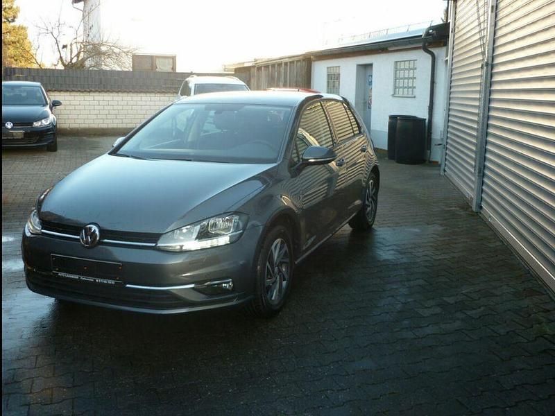 Grau Gebraucht 2017 VW Golf VII Sound Limousine | 16.900 € (Fairer Preis) - Bild 1/4