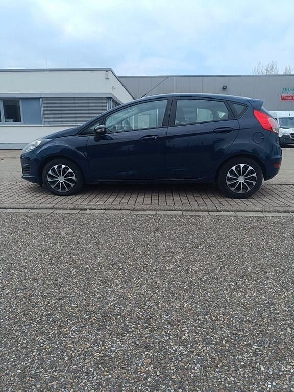 Gebraucht Ford Fiesta Titanium 95 PS (69 kW) 2015 Blau Kleinwagen