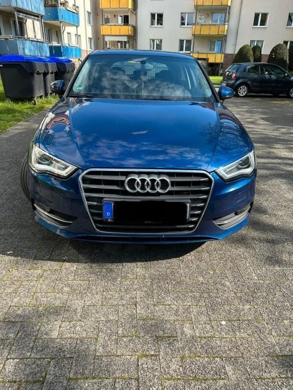 Blau Gebraucht 2014 Audi A3 Kleinwagen | 7.000 € - Bild 1/4