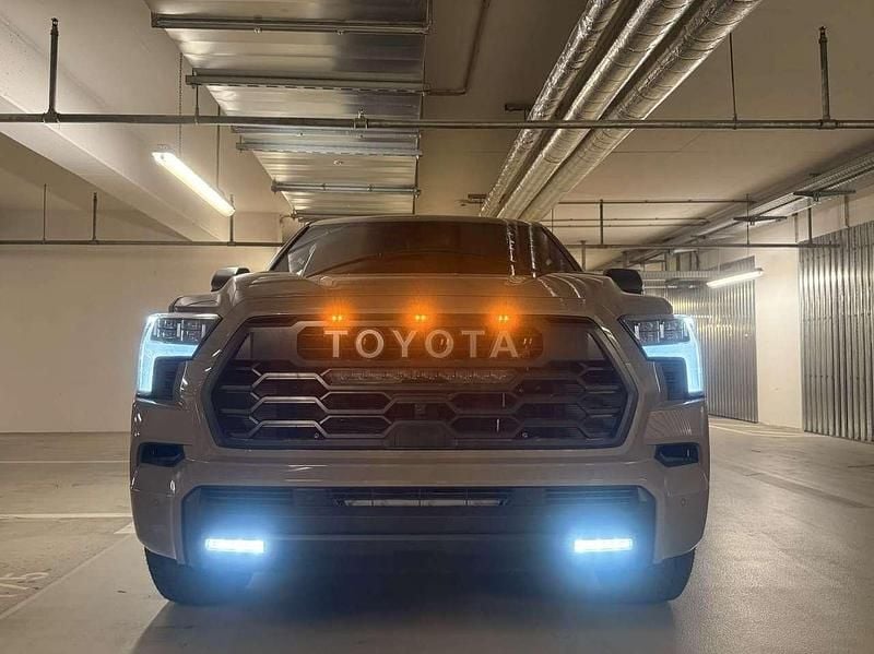 Neu Toyota Sequoia 436 PS (320 kW) 2025 Mudbath SUV